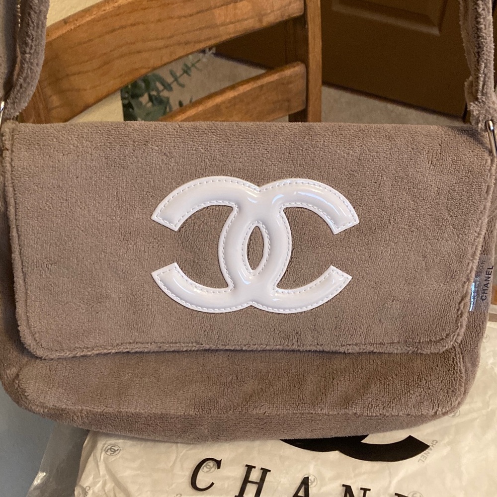 Chanel Makeup/Beaute Precision Adjustable Crossbody “Terry/Teddy” Bag NIP - Picture 2 of 11